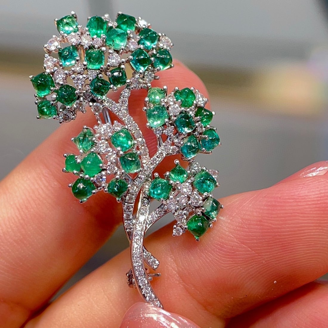 14k Gold 3.78 Ctw Natural Emerald & Diamond Brooch - 8