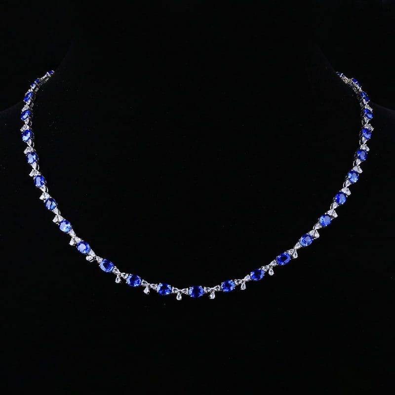 14k Gold 23.13 Ctw Natural Sapphire & Sapphire Necklace: Ref:230951051 // gold content:14k gold // main gemstone:sapphire // shape:oval // carat weight:17. 93ct // color:cornflower blue // treatment:natural // // adjacent gemstone 2 : sapphire // number