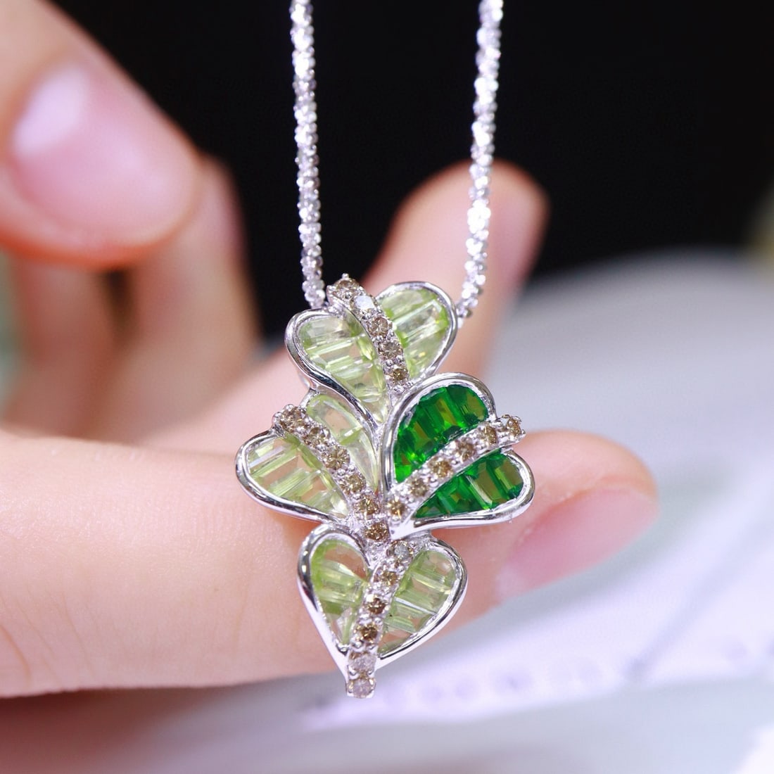 14k Gold 1.65 Ctw Natural Tsavorite & Peridot Necklace - 7