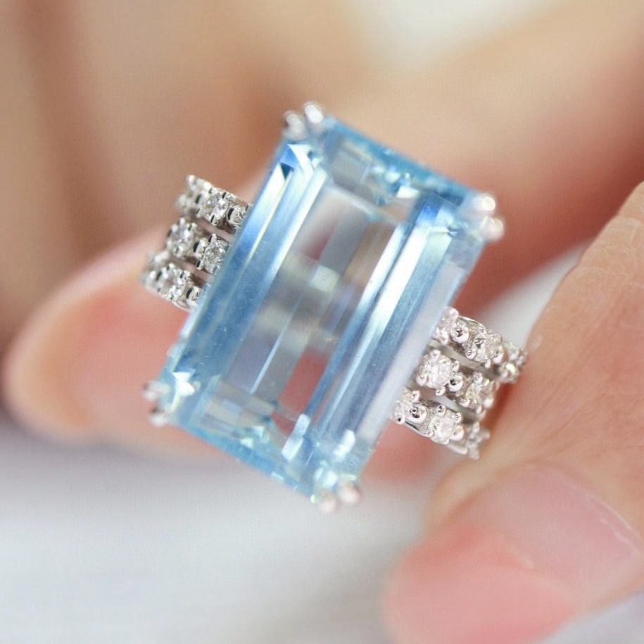 14k Gold 8.47 Ctw Natural Aquamarine & Diamond Ring: Ref:230951079 // gold content:14k gold // ring size:7. 25us // // main gemstone:aquamarine // shape:octagonal // carat weight:8. 15ct // color:blue // treatment:natural // // adjacent gemstone 2 : dia