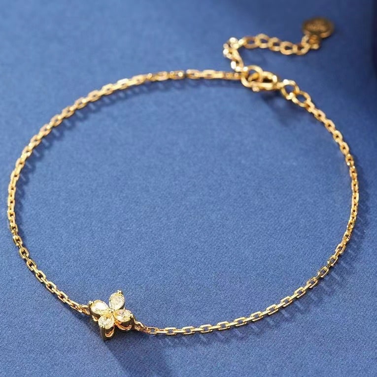 14k Gold 0.25 Ct Natural Yellow Diamond Bracelet: Ref:230951080 // gold content:14k gold // main gemstone:yellow diamond // shape:pear // carat weight:0. 25ct // color:yellow // treatment:natural // Condition: New Low Estimate: 3100.00 High Estimate