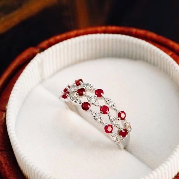 14k Gold 0.67 Ctw Natural Ruby & Diamond Ring: Ref:230951081 // gold content:14k gold // ring size:7. 25us // // main gemstone:ruby // shape:round // carat weight:0. 45ct // color:red // treatment:natural // cut grade:g // // adjacent gemstone 2 :