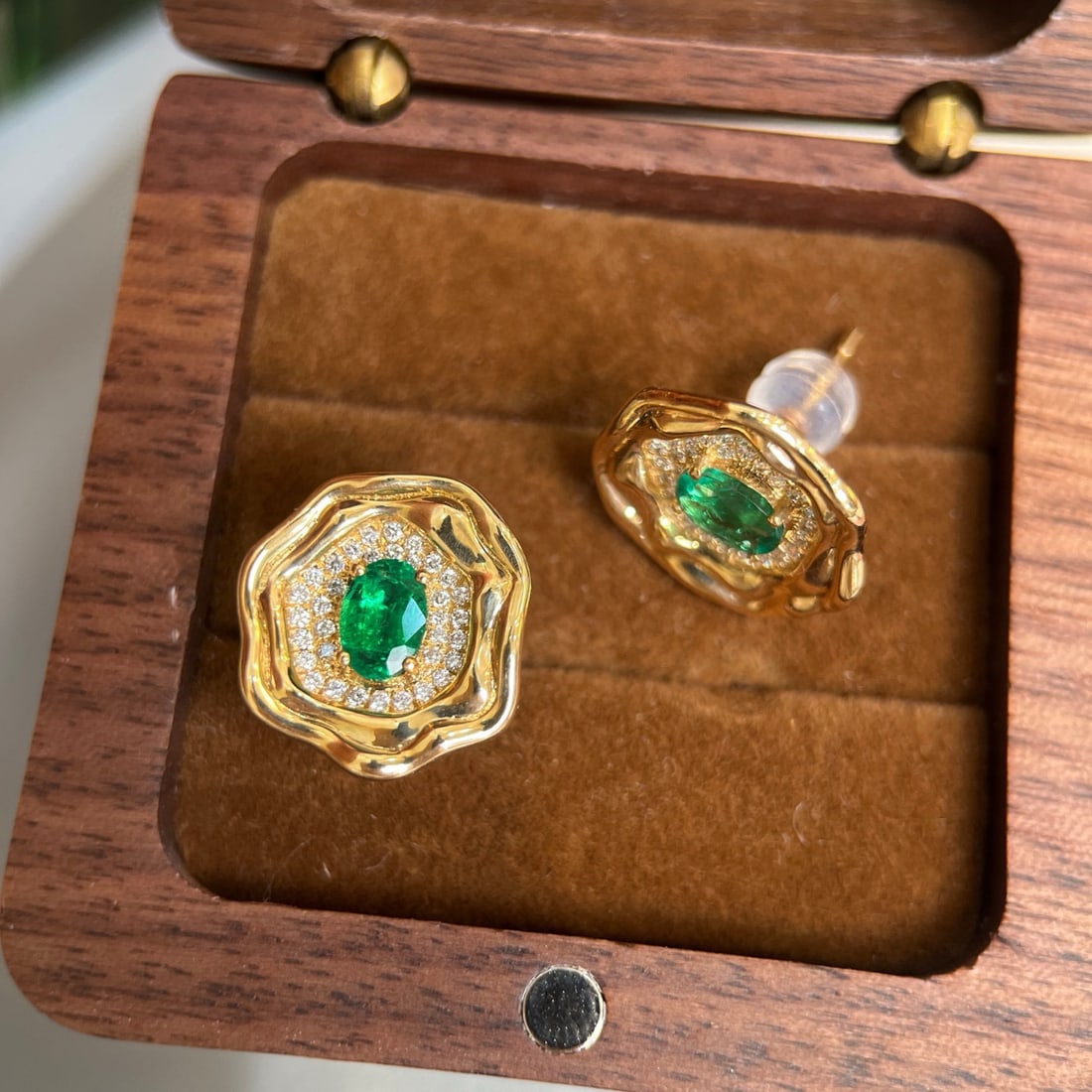 14k Gold 1.30 Ctw Vivid Green Natural Emerald & Diamond Earrings - 2