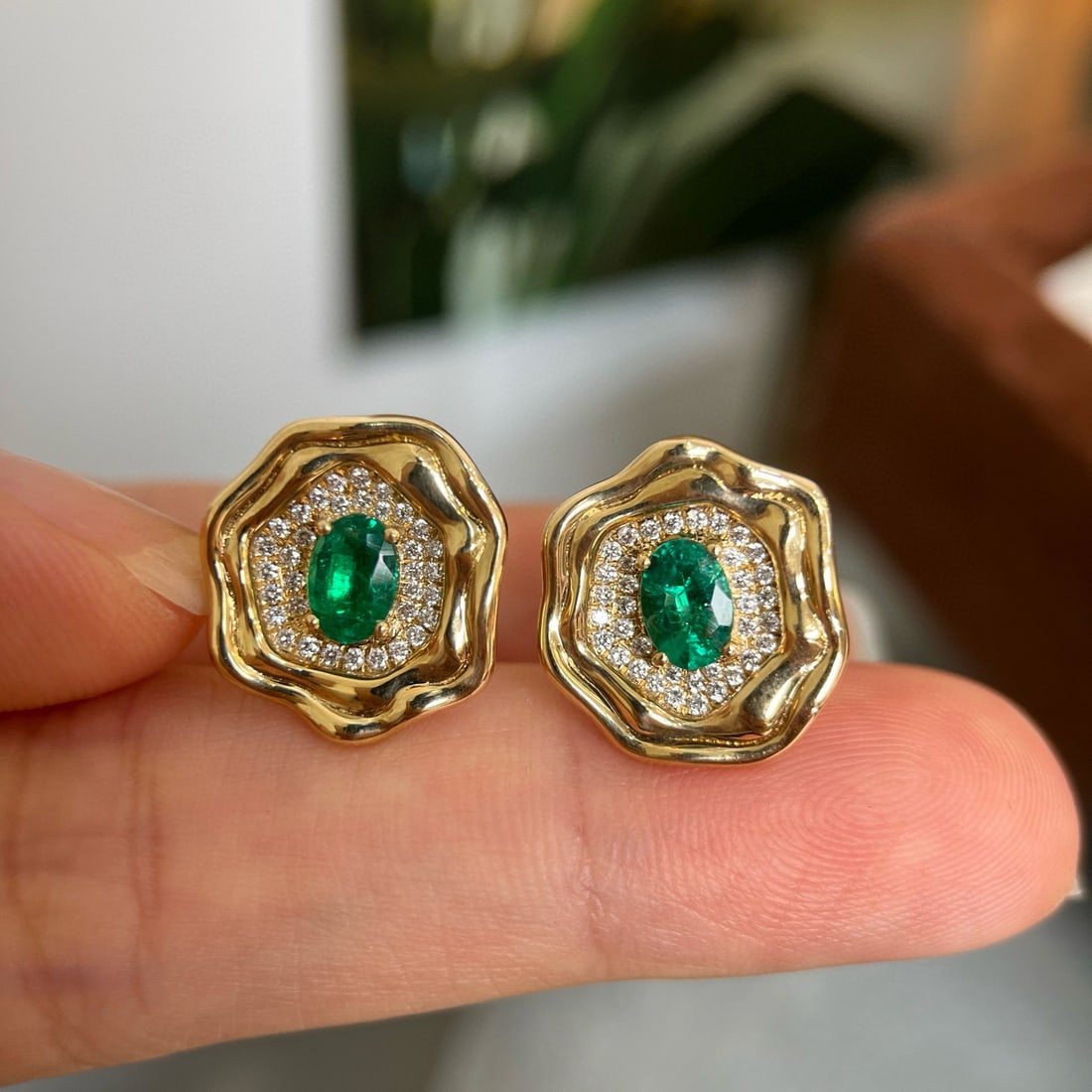 14k Gold 1.30 Ctw Vivid Green Natural Emerald & Diamond Earrings - 5