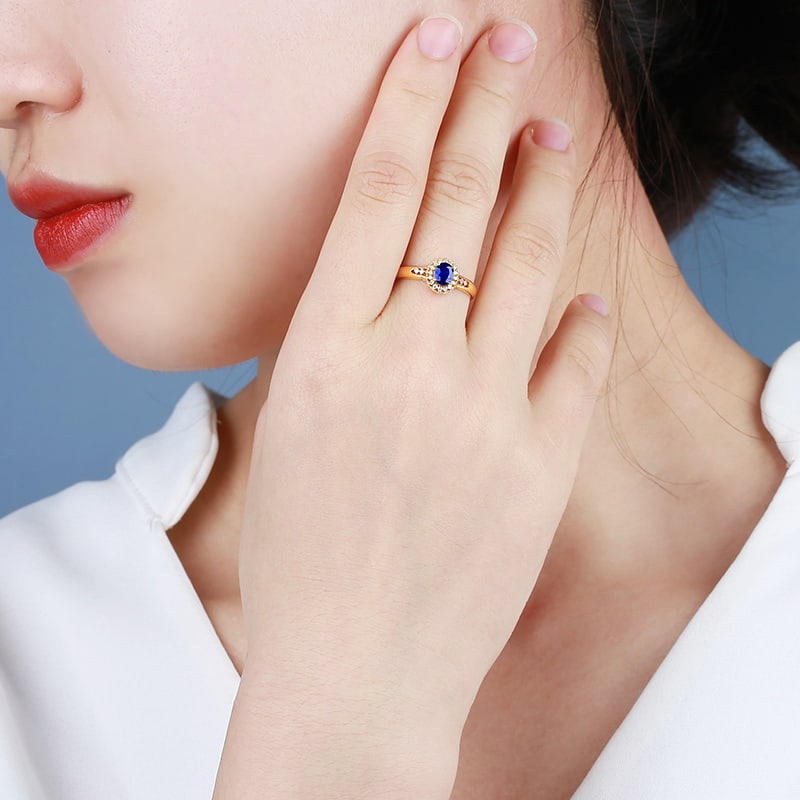 14k Gold 0.65 Ctw Vivid Blue Natural Sapphire & Diamond Ring - 4