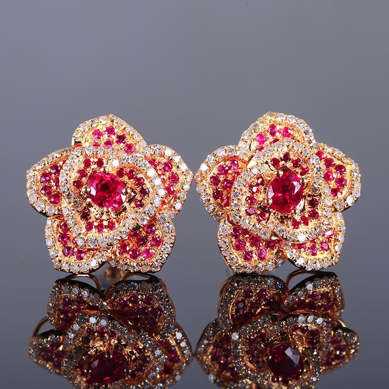 14k Gold 1.60 Ctw Natural Ruby & Diamond Earrings: Ref:230951109 // gold content:14k gold // main gemstone:ruby // shape:oval // carat weight:0. 80ct // color:red // treatment:natural // // adjacent gemstone 2 : diamond // number of stones:160 // shap