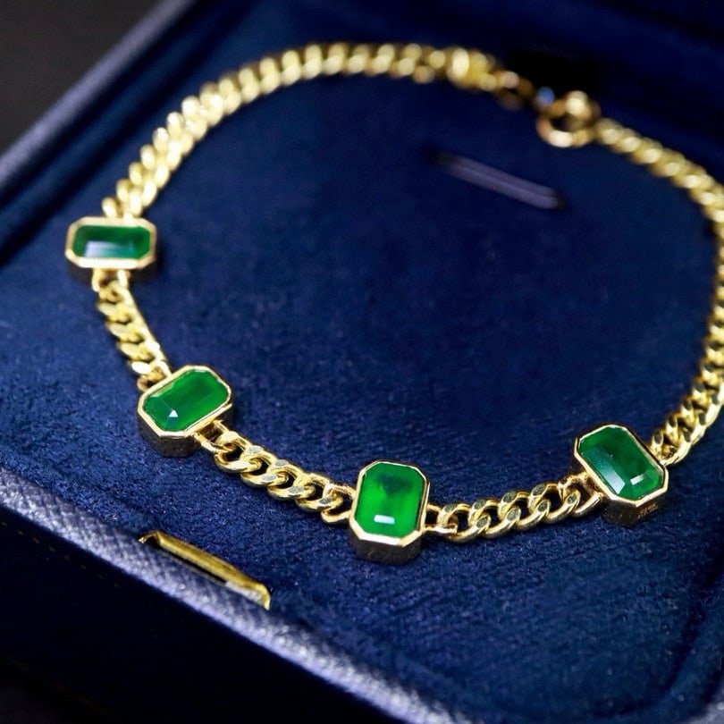 14k Gold 2.6 Ct Vivid Green Natural Emerald Bracelet - 2