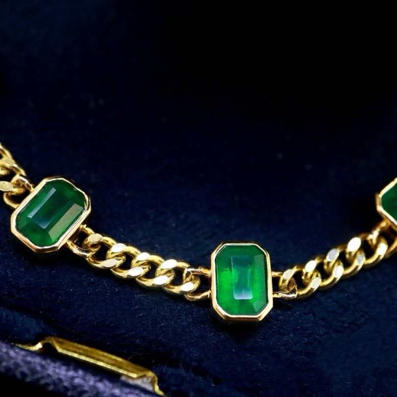 14k Gold 2.6 Ct Vivid Green Natural Emerald Bracelet - 3