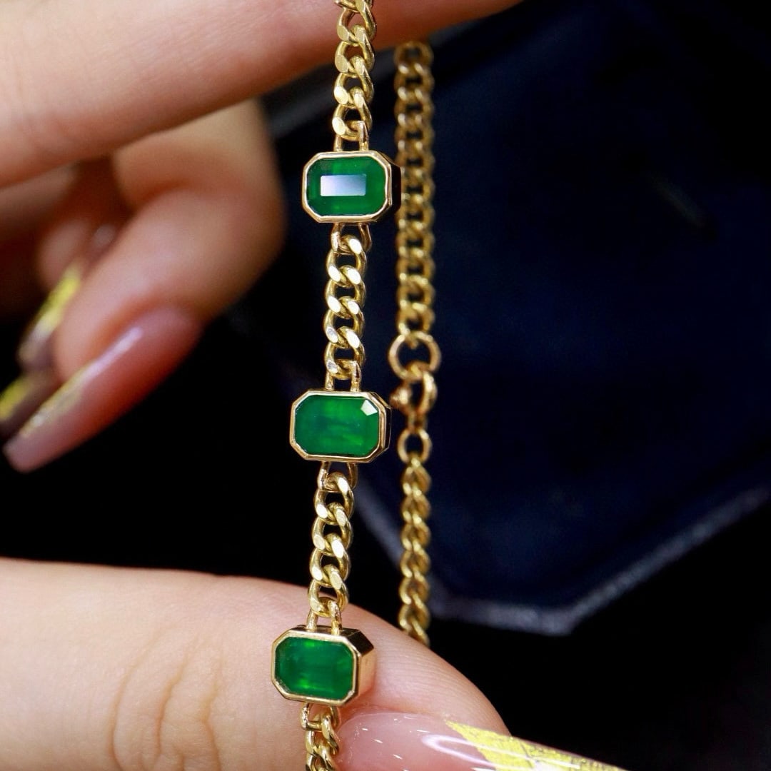 14k Gold 2.6 Ct Vivid Green Natural Emerald Bracelet - 4