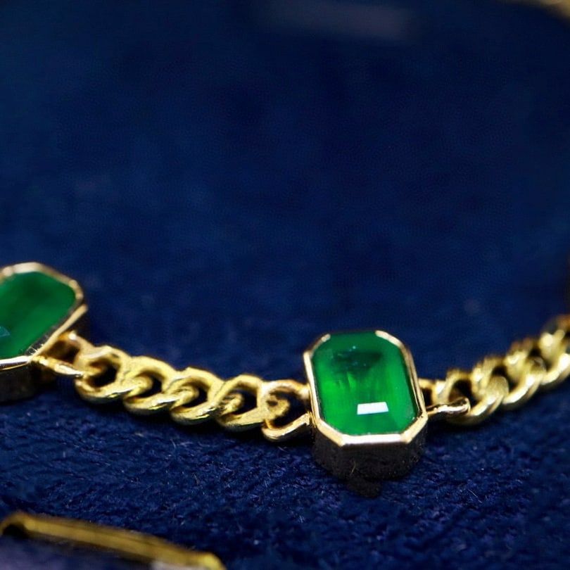 14k Gold 2.6 Ct Vivid Green Natural Emerald Bracelet - 5