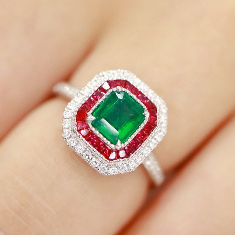 14k Gold 0.87 Ctw Vivid Green Natural Emerald & Diamond Ring - 4