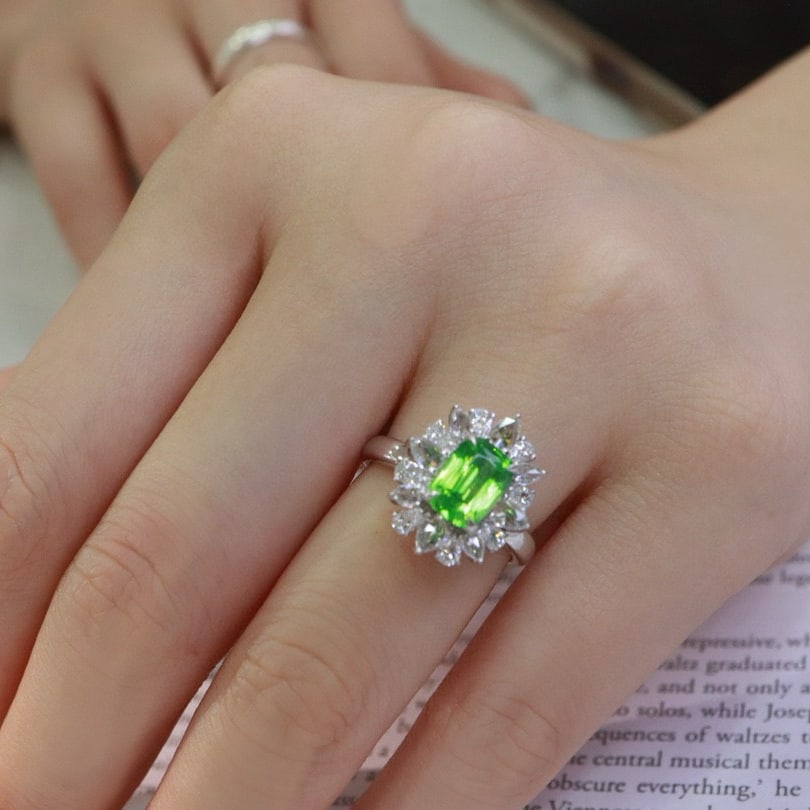 14k Gold 2.87 Ctw Natural Tsavorite & Diamond Ring - 3