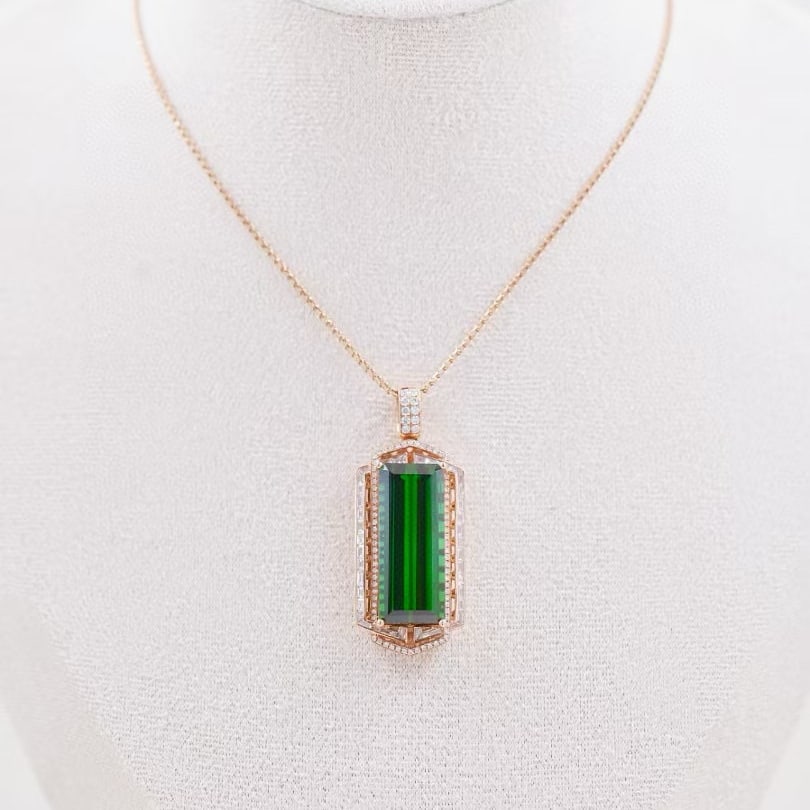 14k Gold 24.19 Ctw Natural Tourmaline & Diamond Pendant( Without Chain ): Ref:230951126 // gold content:14k gold // main gemstone:tourmaline // shape:octagonal // carat weight:22. 90ct // color:green // treatment:natural // // adjacent gemstone 2 : diamond // shape:multiply