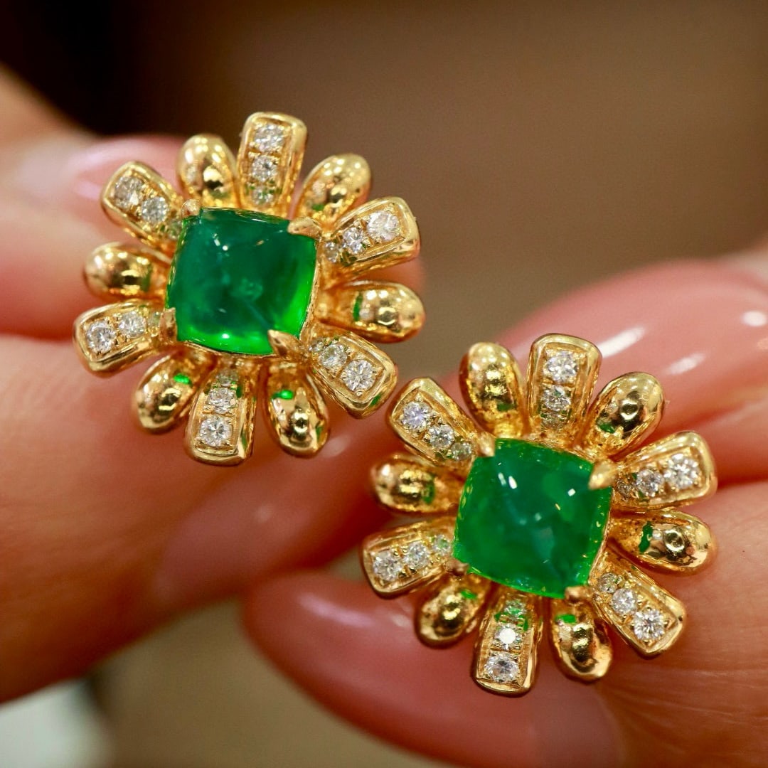 14k Gold 1.81 Ctw Vivid Green Natural Emerald & Diamond & Flowers Earrings: Ref:230951128 // gold content:14k gold // main gemstone:emerald // shape:suger-loaf // carat weight:1. 62ct // color:vivid green // treatment:natural // // adjacent gemstone 2 : diamond // shape:round