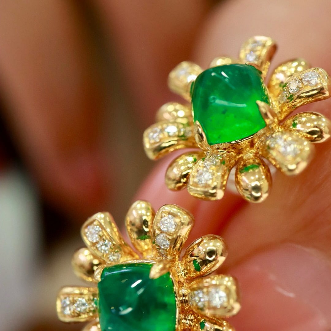 14k Gold 1.81 Ctw Vivid Green Natural Emerald & Diamond & Flowers Earrings - 4