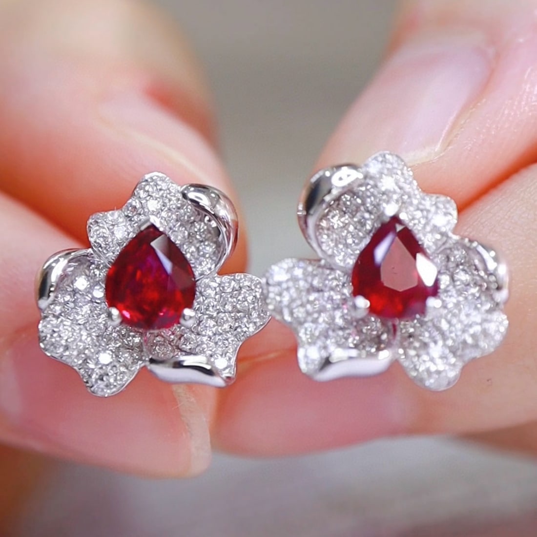 14k Gold 2.05 Ctw Natural Ruby & Diamond Earrings: Ref:230951132 // gold content:14k gold // main gemstone:ruby // shape:pear // carat weight:1. 34ct // color:pigeonblood red // treatment:natural // // adjacent gemstone 2 : diamond // shape:round // c