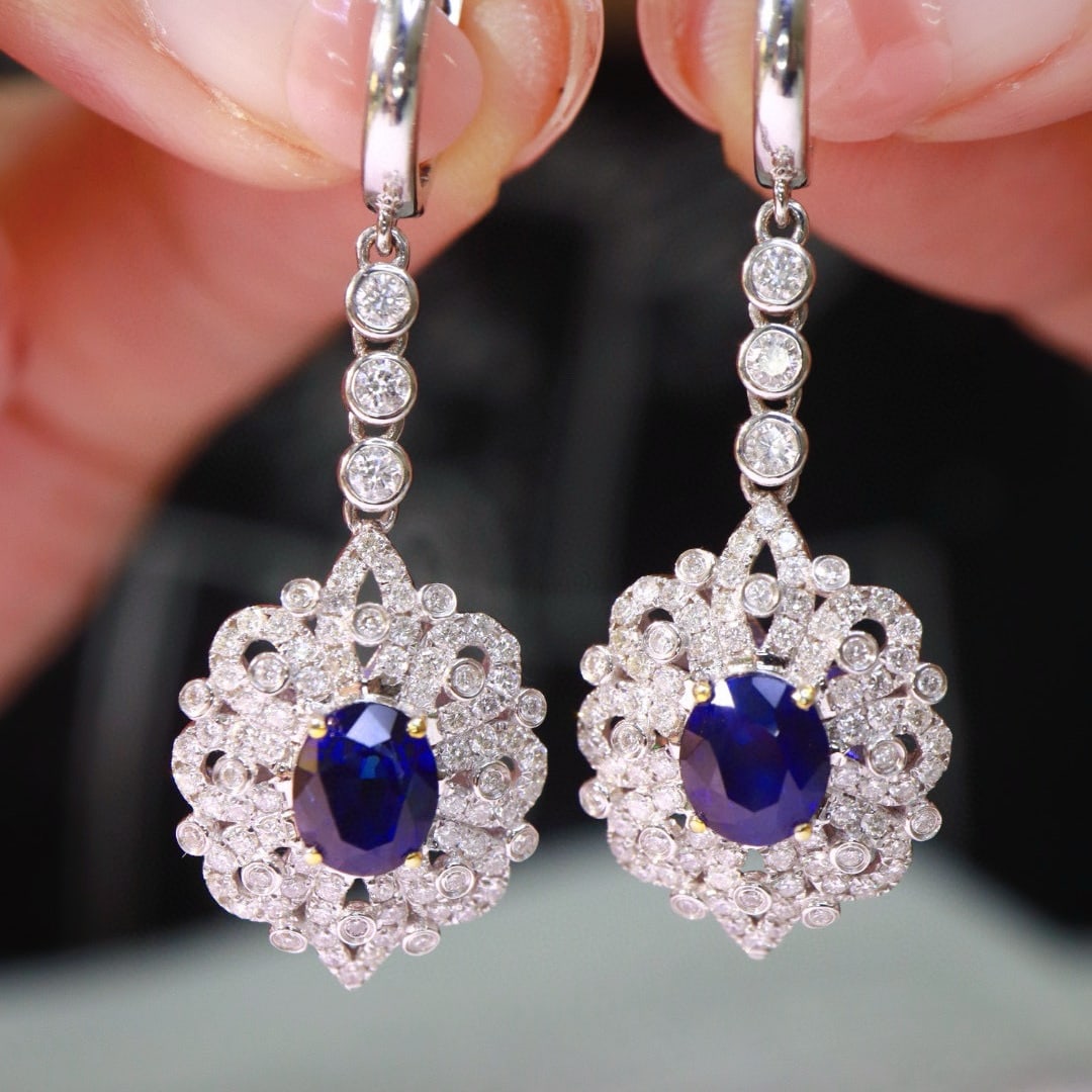 14k Gold 2.8 Ct Natural Sapphire & Diamond Earrings: Ref:230951134 // gold content:14k gold // main gemstone:sapphire // shape:oval // carat weight:2. 8ct // color:royal blue // treatment:natural // // adjacent gemstone 2 : diamond // shape:round // cla
