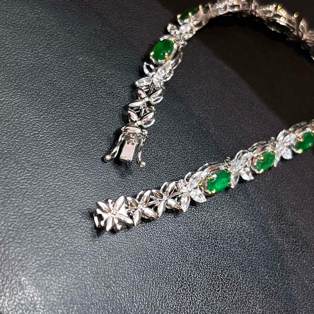 14k Gold 8.44 Ctw Vivid Green Natural Emerald & Sapphire Bracelet - 5