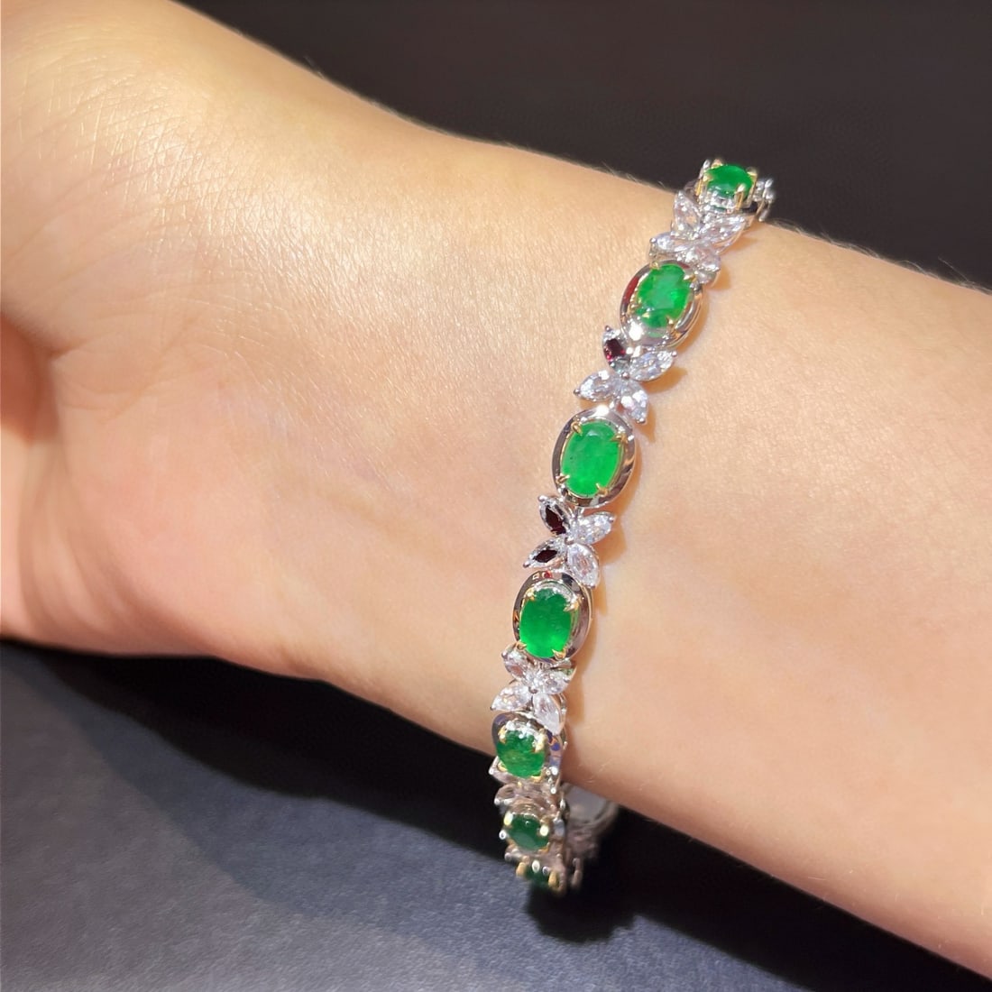 14k Gold 8.44 Ctw Vivid Green Natural Emerald & Sapphire Bracelet - 7