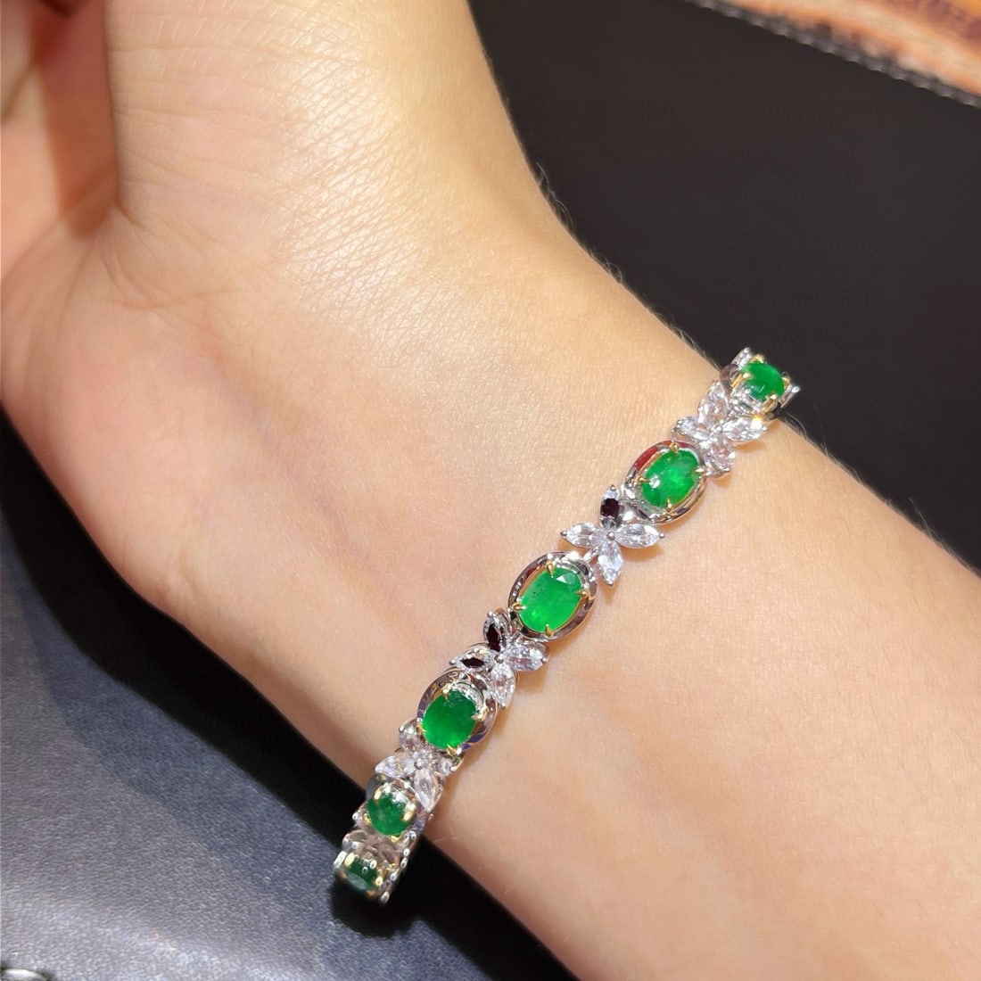 14k Gold 8.44 Ctw Vivid Green Natural Emerald & Sapphire Bracelet - 8