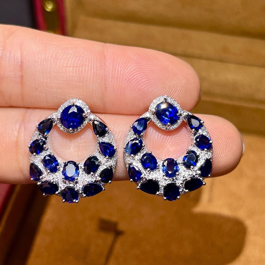 14k Gold 7.53 Ctw Vivid Blue Natural Sapphire & Diamond Earrings: Ref:230951138 // gold content:14k gold // main gemstone:sapphire // shape:multiply // carat weight:7. 12ct // color:vivid blue // treatment:natural // // adjacent gemstone 2 : diamond // number of