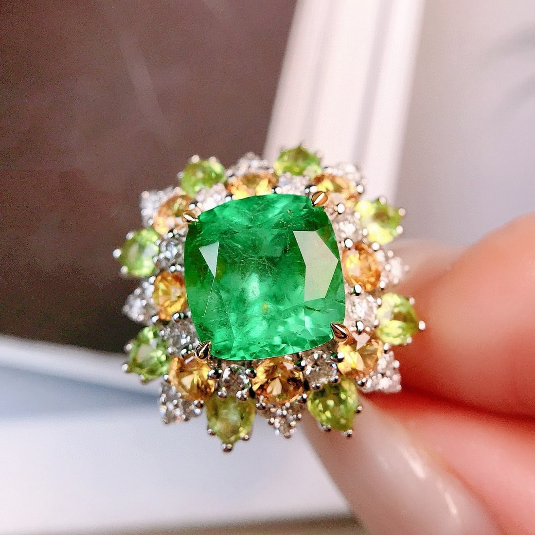 14k Gold 4.55 Ctw Natural Emerald & Diamond Ring: Ref:230951154 // gold content:14k gold // ring size:7. 25us // // main gemstone:emerald // shape:cushion // carat weight:3. 95ct // color:green // treatment:natural // // adjacent gemstone 2 : diamond