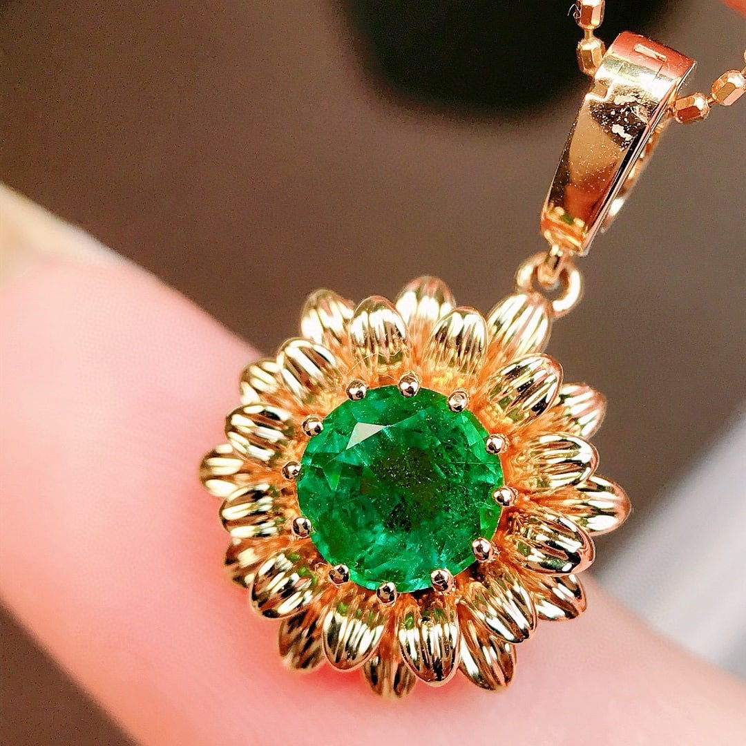14k Gold 0.71 Ct Vivid Green Natural Emerald Pendant( Without Chain ): Ref:230951155 // gold content:14k gold // main gemstone:emerald // shape:round // carat weight:0. 71ct // color:vivid green // treatment:natural // cut grade:g // Condition: NewLow Estimate: