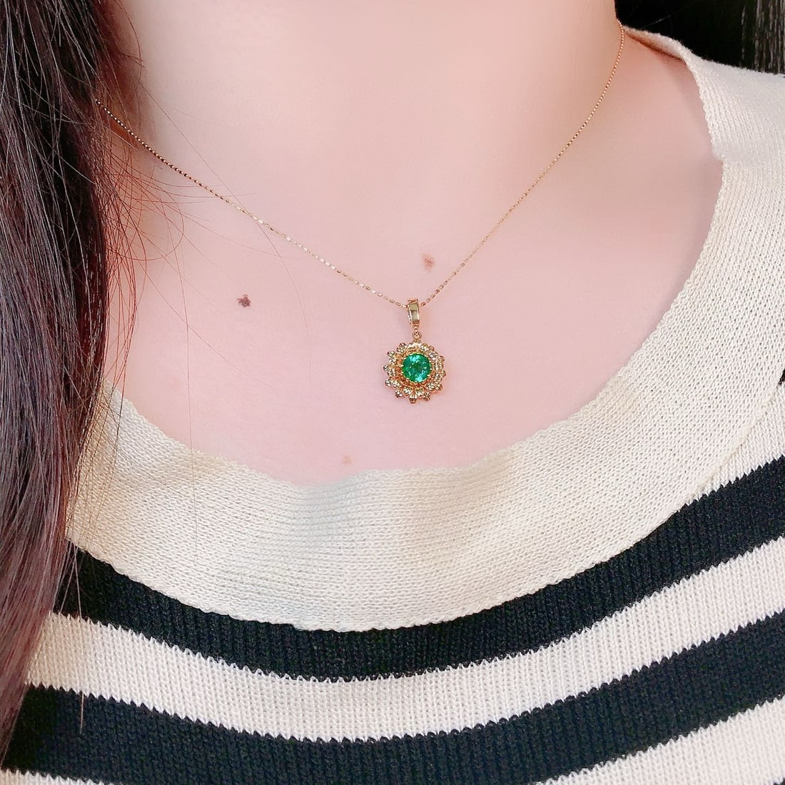 14k Gold 0.71 Ct Vivid Green Natural Emerald Pendant( Without Chain ) - 3