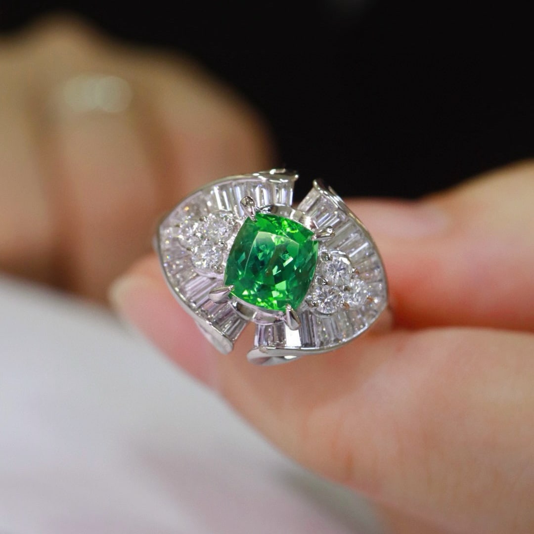 14k Gold 1.74 Ctw Natural Tourmaline & Diamond Ring: Ref:230951176 // gold content:14k gold // ring size:7. 25us // // main gemstone:tourmaline // shape:cushion // carat weight:1. 08ct // color:green // treatment:natural // // adjacent gemstone 2 : diam