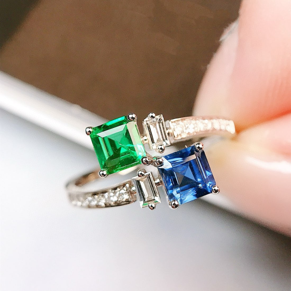 14k Gold 1.12 Ctw Natural Emerald & Sapphire & Diamond & Toi Et Moi Ring: Ref:230951181 // gold content:14k gold // ring size:7. 25us // // main gemstone:emerald & sapphire // shape:octagonal // carat weight:0. 96ct // color:green & blue // treatment:natural // // adjacent