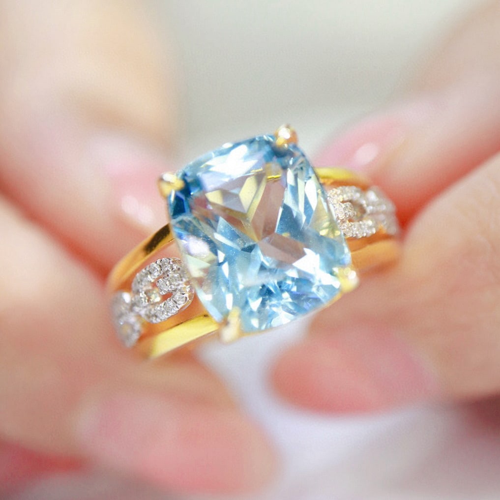 14k Gold 5.01 Ctw Natural Aquamarine & Diamond Ring: Ref:230951191 // gold content:14k gold // ring size:7. 25us // // main gemstone:aquamarine // shape:cushion // carat weight:4. 86ct // color:blue // treatment:natural // // adjacent gemstone 2 :