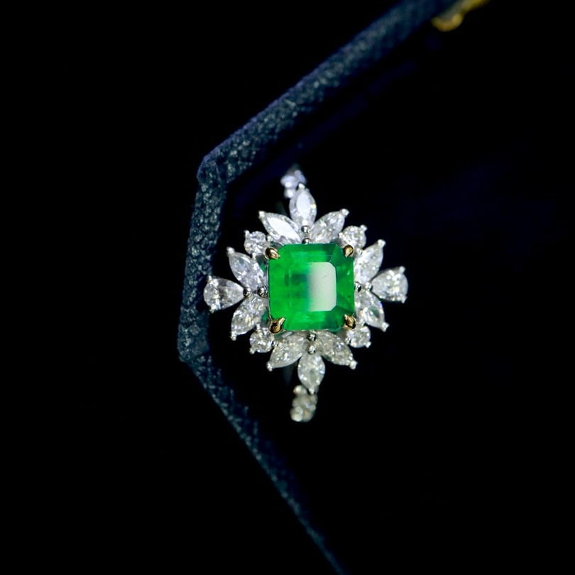14k Gold 1.44 Ctw Vivid Green Natural Emerald & Diamond Ring - 2