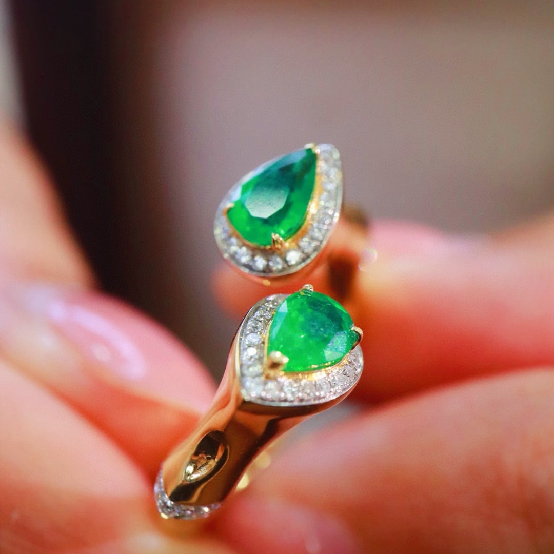 14k Gold 0.95 Ctw Vivid Green Natural Emerald & Diamond Ring - 6