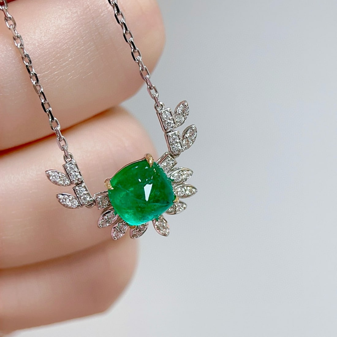 14k Gold 2.50 Ctw Vivid Green Natural Emerald & Diamond Necklace - 2