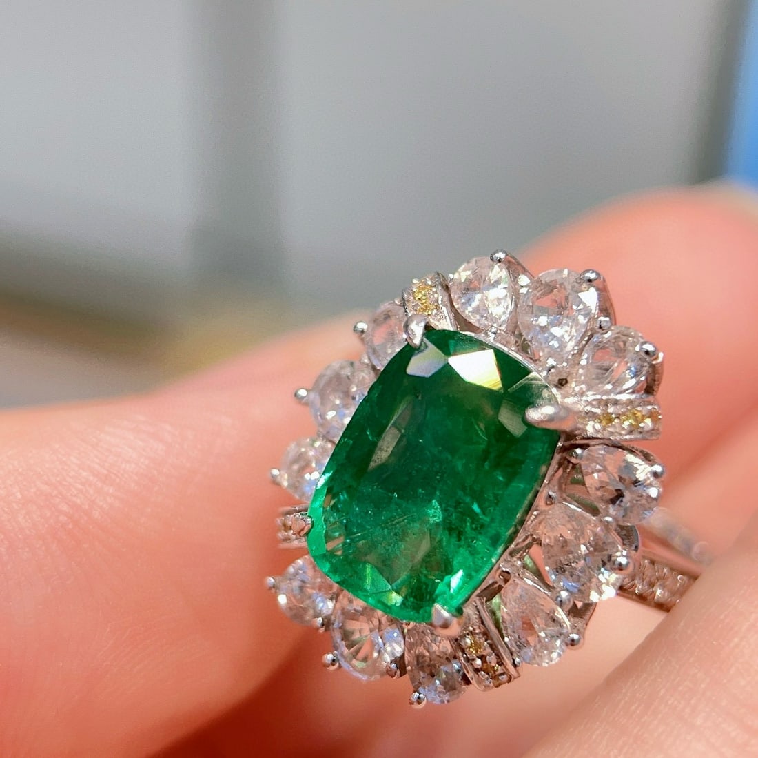 14k Gold 4.7 Ctw Vivid Green Natural Emerald & Sapphire Ring - 4