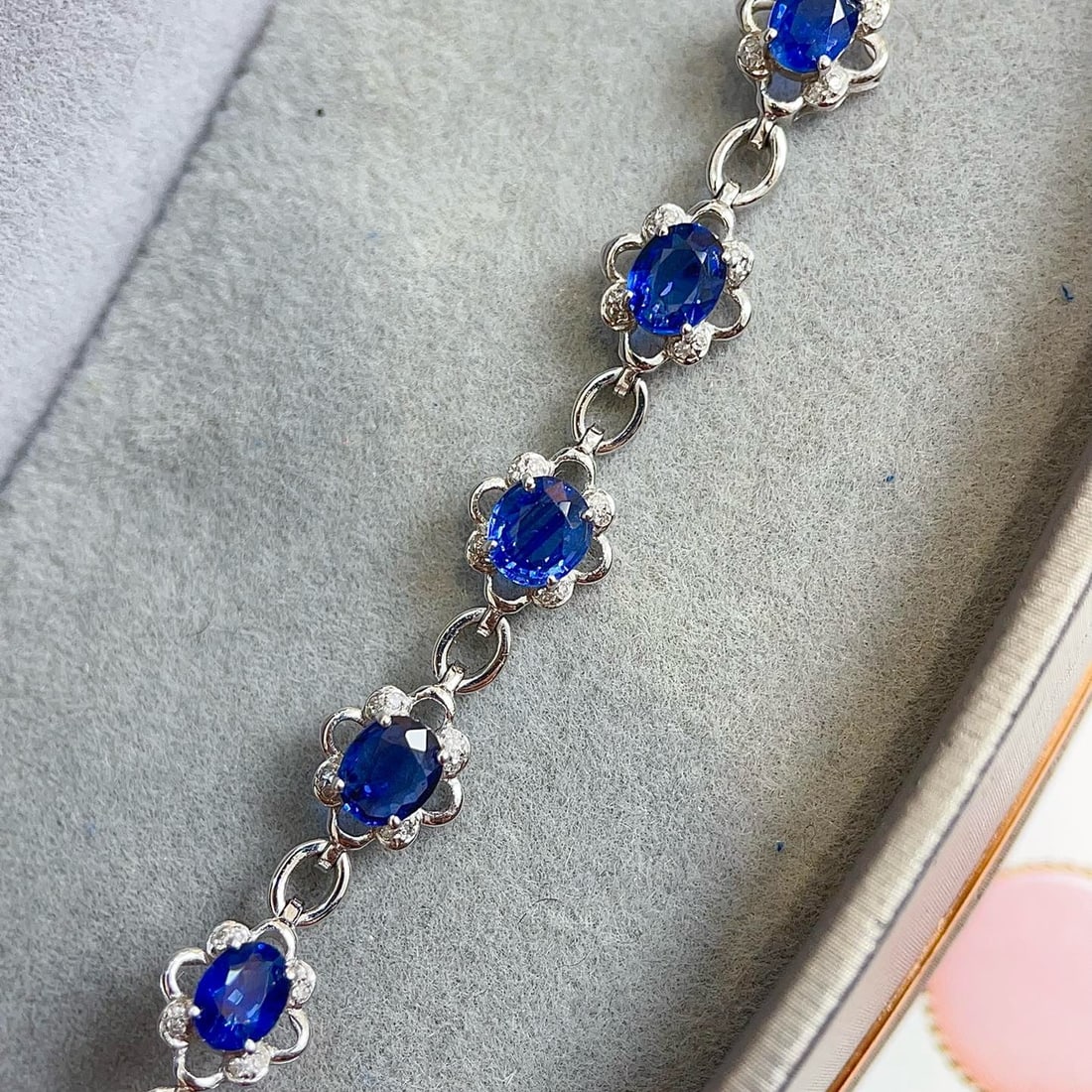 14k Gold 3 Ct Natural Sapphire & Diamond Bracelet: Ref:230951220 // gold content:14k gold // main gemstone:sapphire // shape:oval // carat weight:3ct // color:royal blue // treatment:natural // // adjacent gemstone 2 : diamond // number of