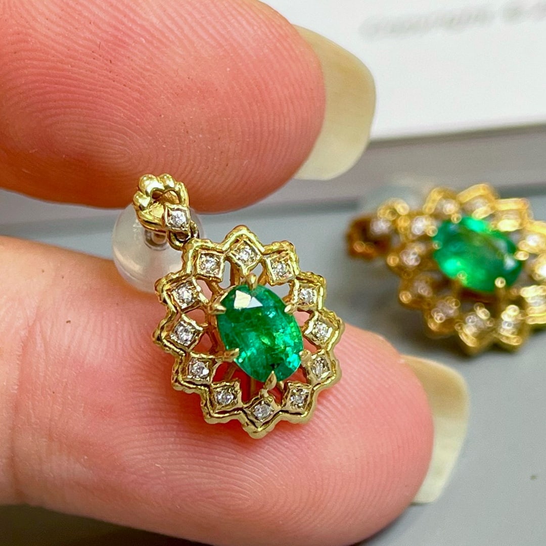 14k Gold 1.08 Ctw Vivid Green Natural Emerald & Diamond Earrings - 5
