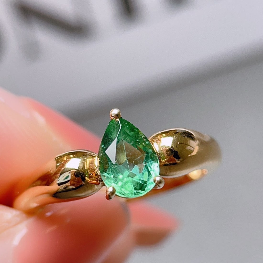 14k Gold 0.86 Ct Natural Tourmaline Ring: Ref:230951223 // gold content:14k gold // ring size:7. 25us // // main gemstone:tourmaline // shape:pear // carat weight:0. 86ct // color:green // treatment:natural // Condition: NewLow Estimate: