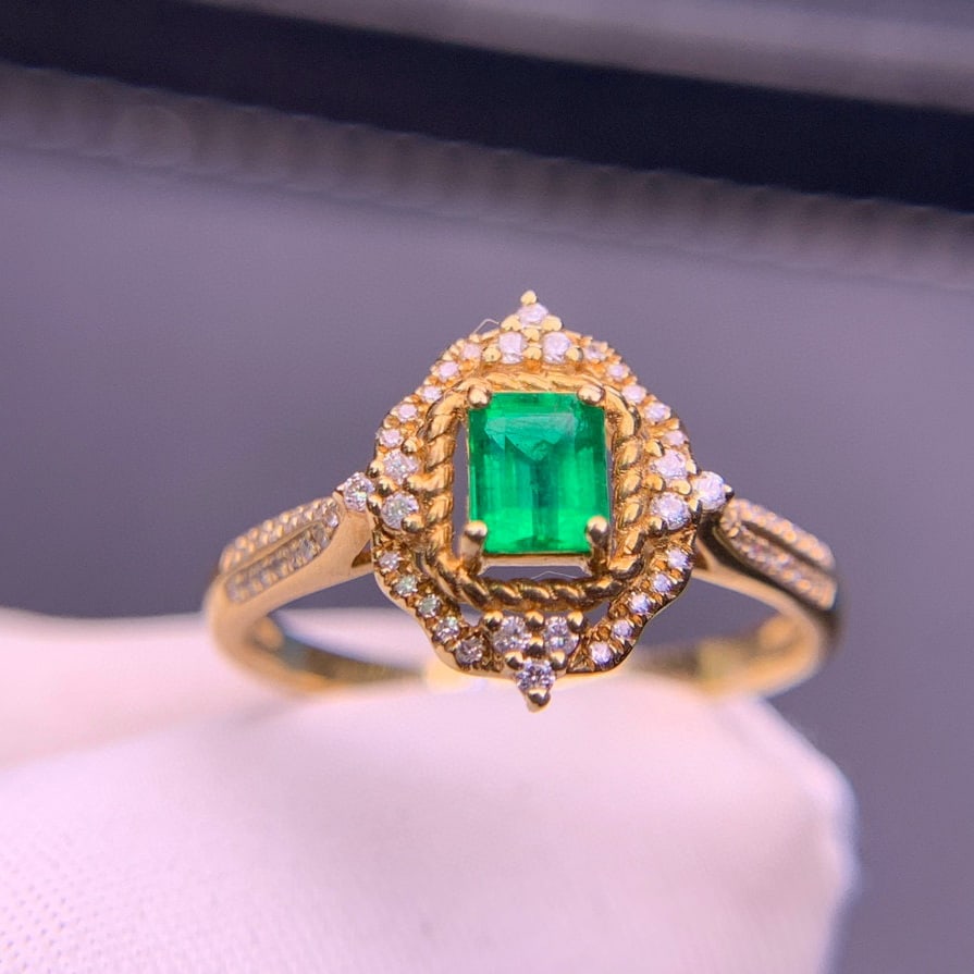 14k Gold 0.37 Ct Natural Emerald & Diamond Ring: Ref:230951228 // gold content:14k gold // ring size:7. 25us // // main gemstone:emerald // shape:octagonal // carat weight:0. 37ct // color:green // treatment:natural // // adjacent gemstone 2 : diamo