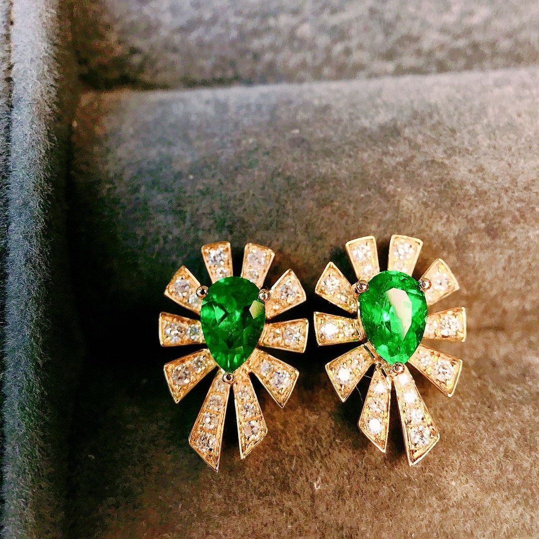 14k Gold 0.80 Ctw Vivid Green Natural Emerald & Diamond Earrings - 2