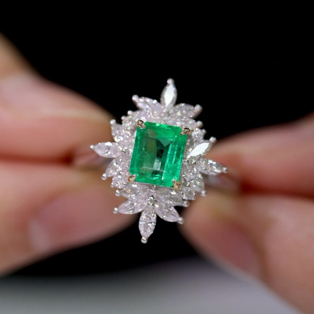 14k Gold 1.50 Ctw Natural Emerald & Diamond Ring - 2