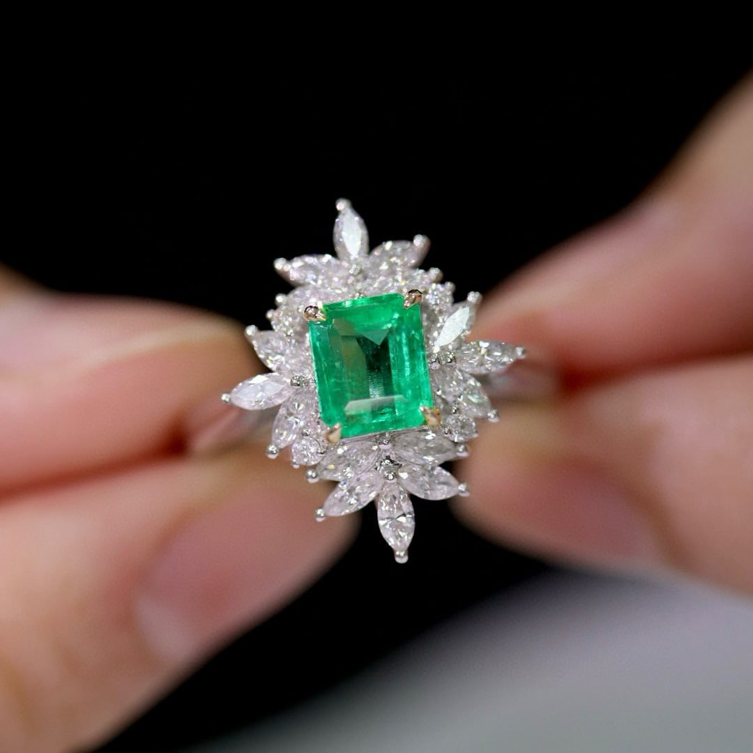 14k Gold 1.50 Ctw Natural Emerald & Diamond Ring - 5