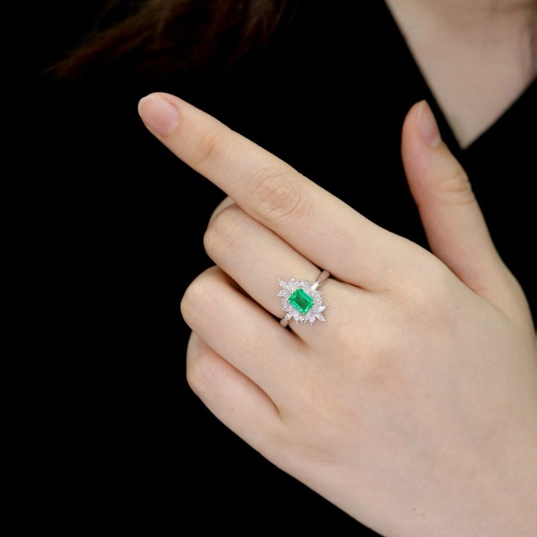 14k Gold 1.50 Ctw Natural Emerald & Diamond Ring - 6