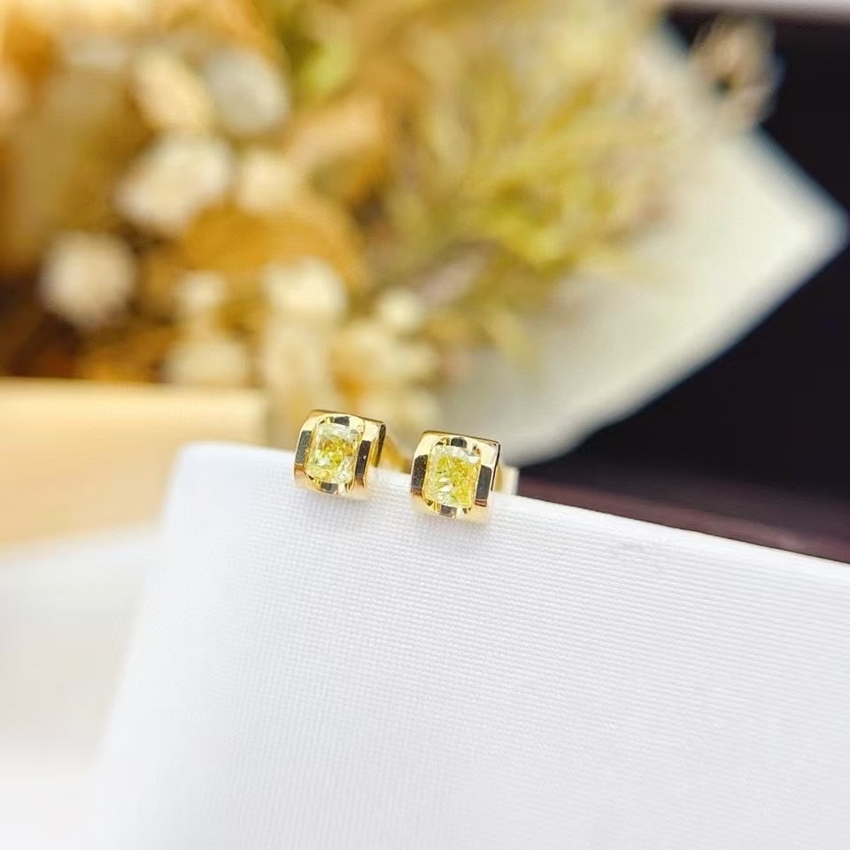 14k Gold 0.32 Ct Natural Yellow Diamond Earrings - 3