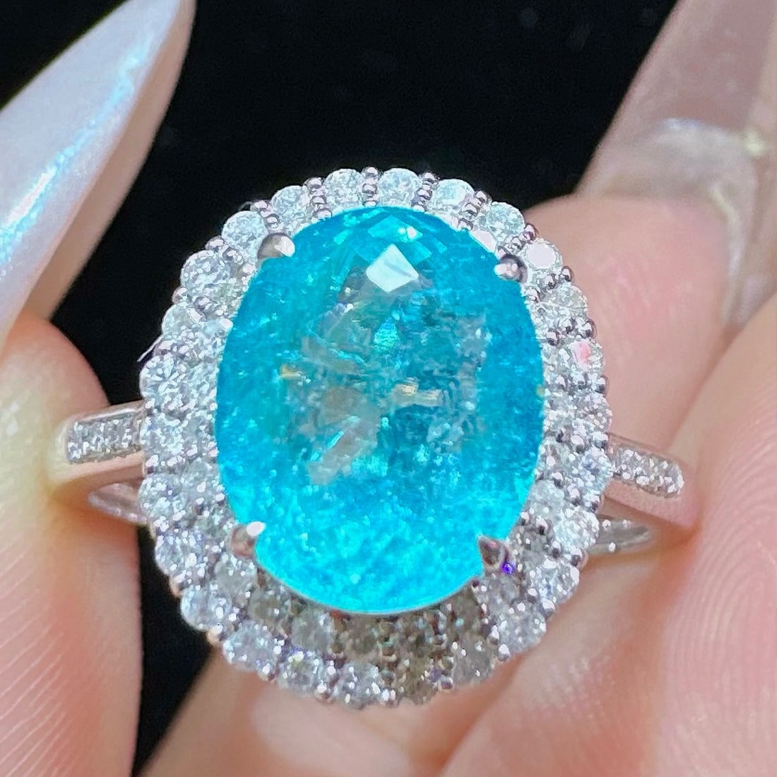 14k Gold 3.24 Ctw Natural Paraiba Tourmaline & Diamond Ring: Ref:230952001 // gold content:14k gold // ring size:7. 25us // // main gemstone:paraiba tourmaline // shape:oval // carat weight:2. 85ct // color:neon blue // treatment:natural // // adjacent gemstone