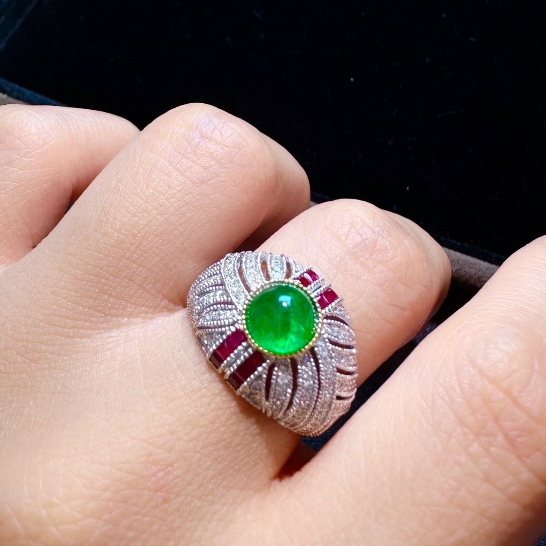 14k Gold 1.74 Ctw Vivid Green Natural Emerald & Diamond Ring - 4