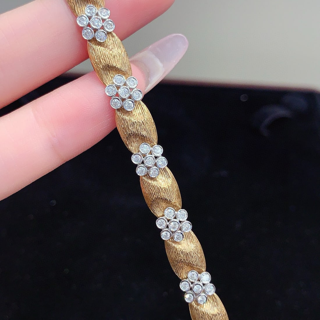 14k Gold 1.46 Ct Natural H Diamond Bracelet: Ref:230952005 // gold content:14k gold // main gemstone:diamond // shape:round // carat weight:1. 46ct // clarity grade:vs-si // color:h // treatment:natural // cut grade:g // Condition: NewLow