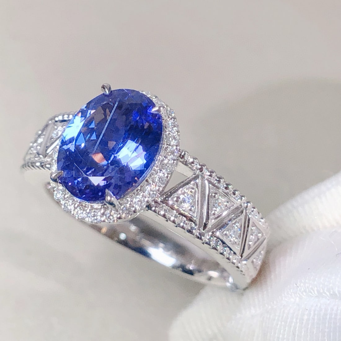 14k Gold 2.46 Ctw Natural Tanzanite & Diamond Ring - 2