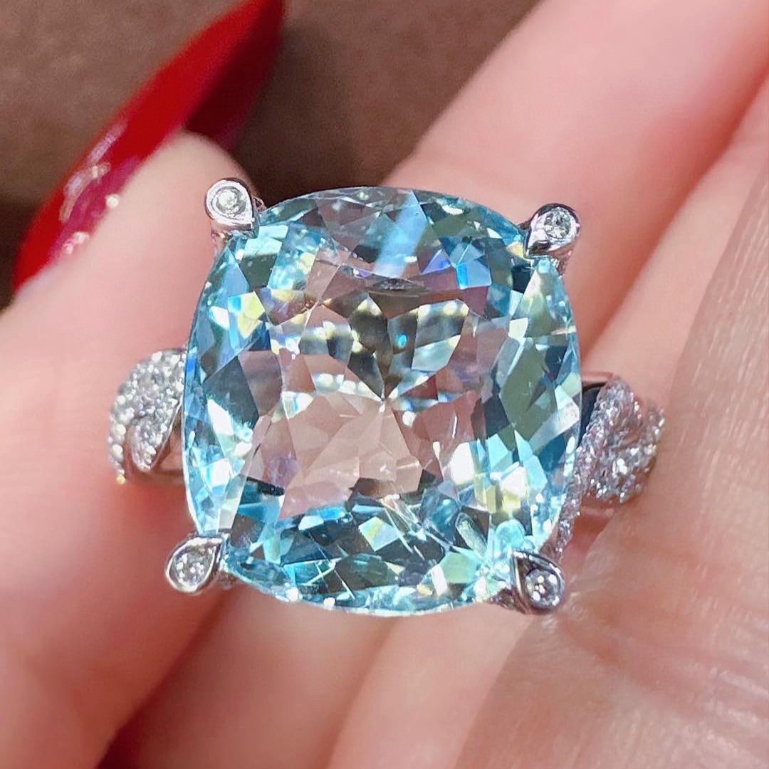 14k Gold 7.16 Ctw Natural Aquamarine & Diamond Ring: Ref:230952007 // gold content:14k gold // ring size:7. 25us // // main gemstone:aquamarine // shape:cushion // carat weight:6. 47ct // color:santa maria color // treatment:natural // // adjacent gemst