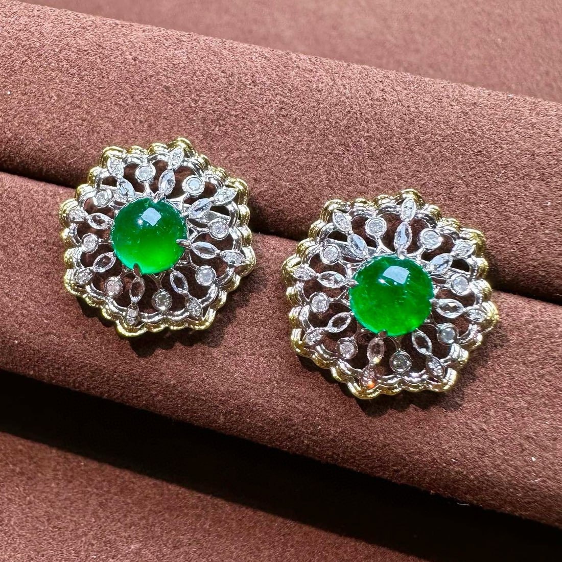 14k Gold 2.52 Ct Vivid Green Natural Emerald & Diamond Earrings - 4